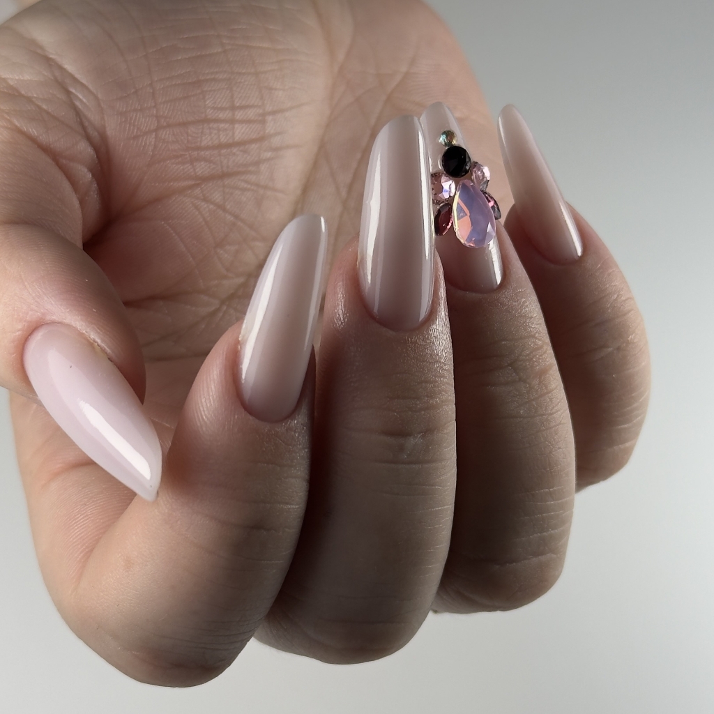 Наращивание ногтей с покрытием