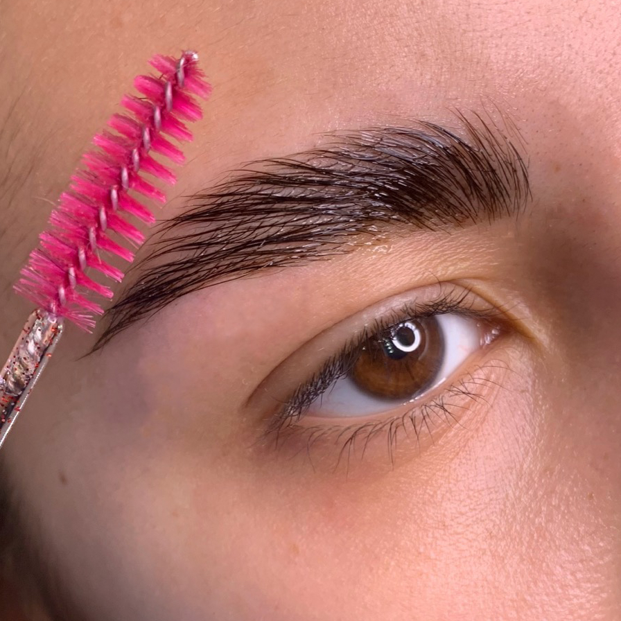 Коррекция бровей