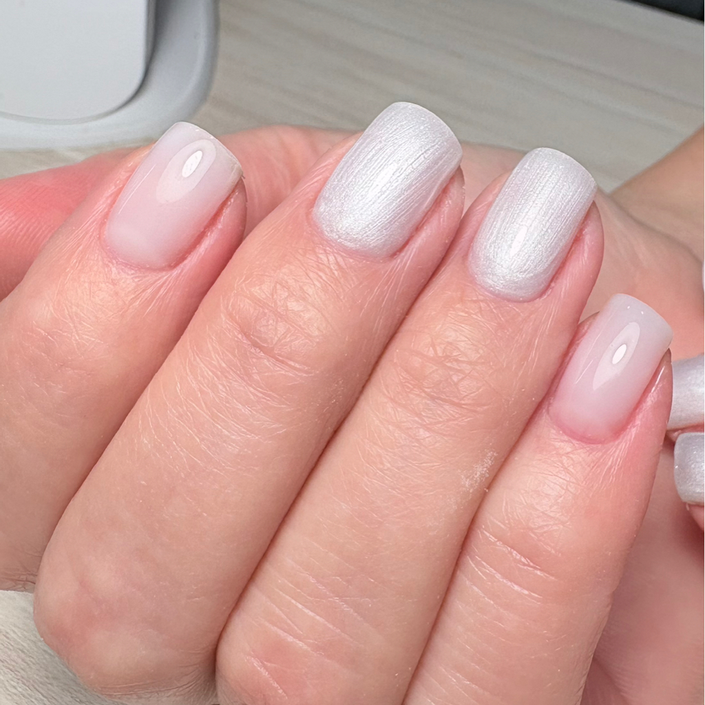 Маникюр с однотоным покрытием + укрепление