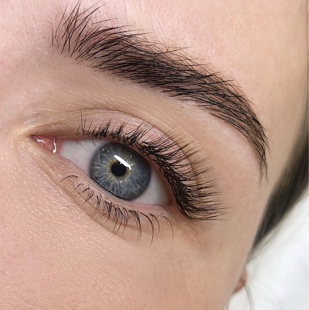 Наращивание нижних ресниц