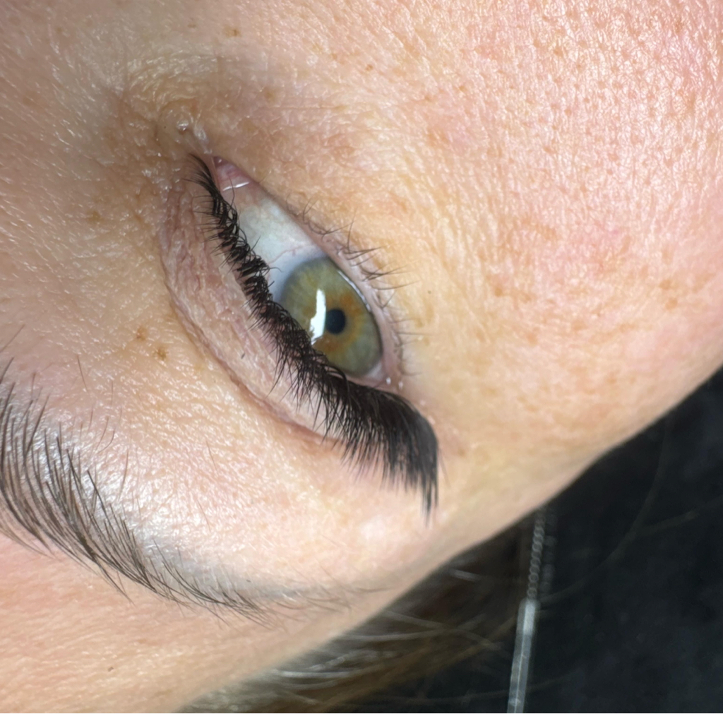 Наращивание ресниц  Трендовые эффекты/Супер объемы от 5D