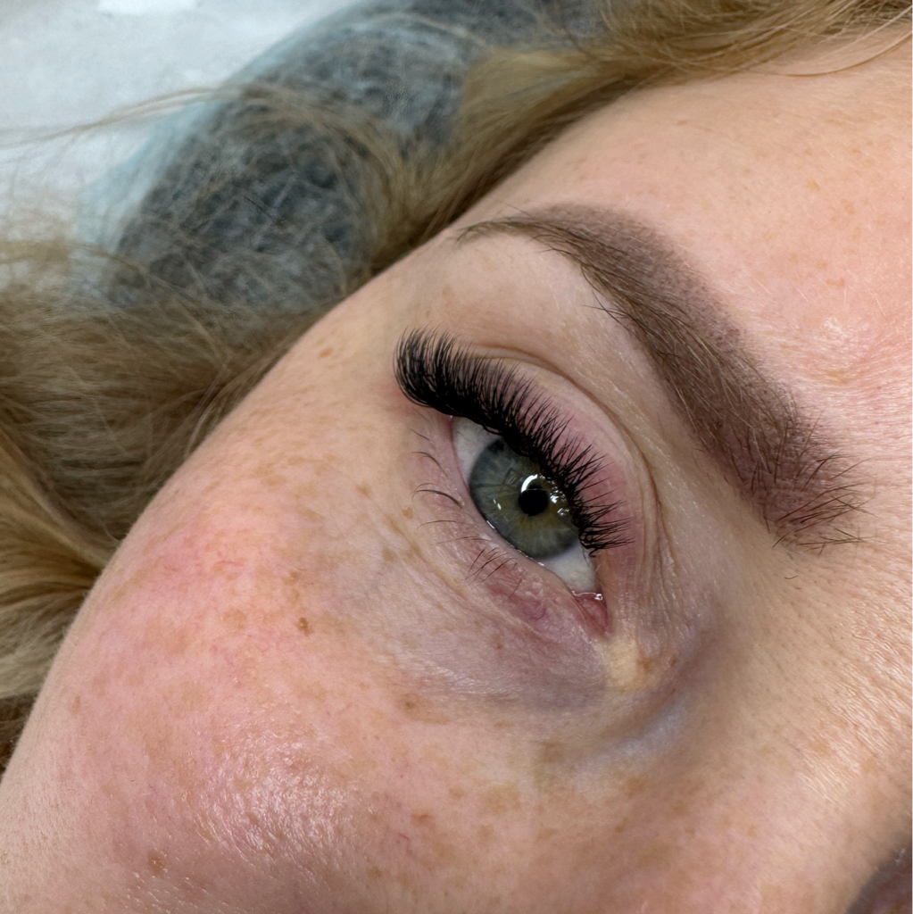 Наращивание ресниц 2D