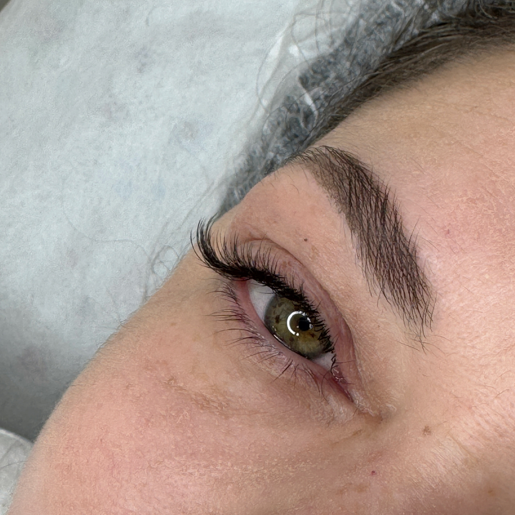 Наращивание ресниц классика