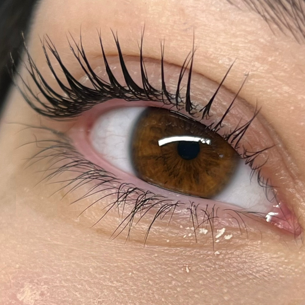 Ламинирование верхних ресниц