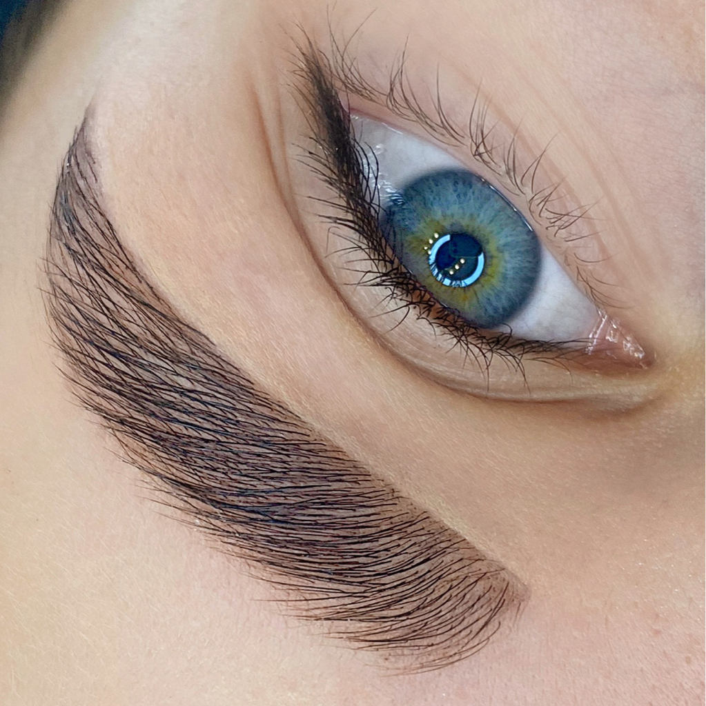 Ламинирование бровей с коррекцией и окрашиванием