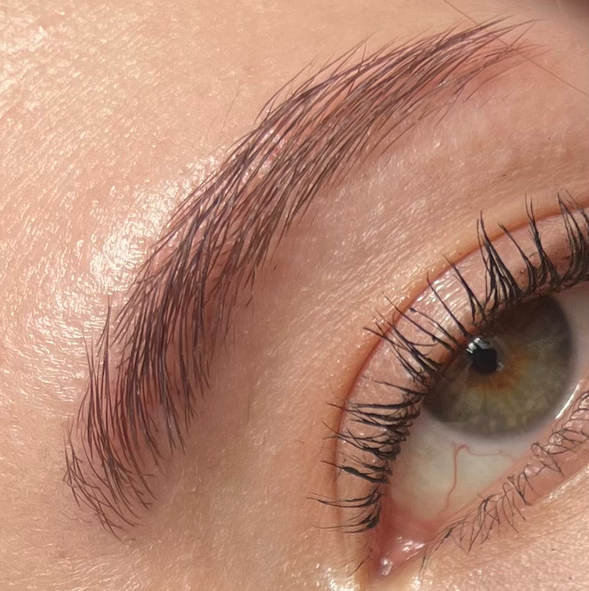 Коррекция бровей