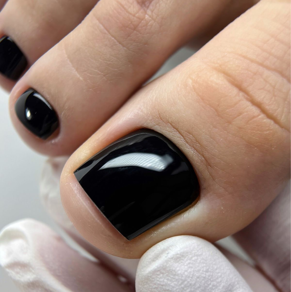 Полный педикюр: педикюр + покрытие + обработка пяток