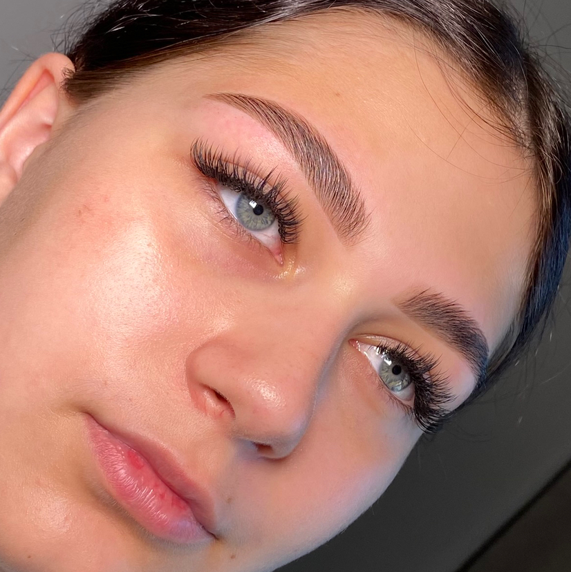 Коррекция бровей