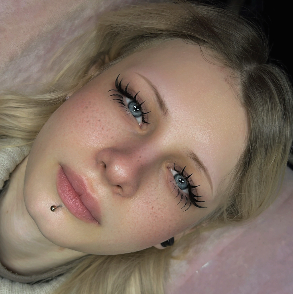 Тренды Американка/Эффект накладных ресниц/Кайли/Аниме/Стрелка