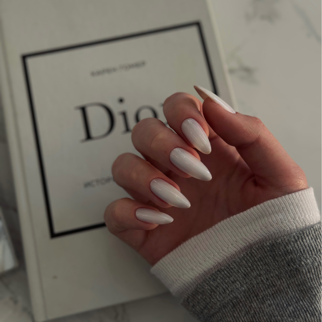 Коррекция наращенных ногтей (чужая работа)