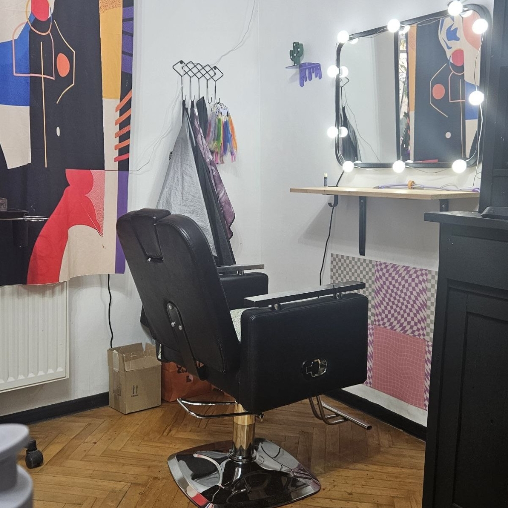 Фиолетовое рабочее место