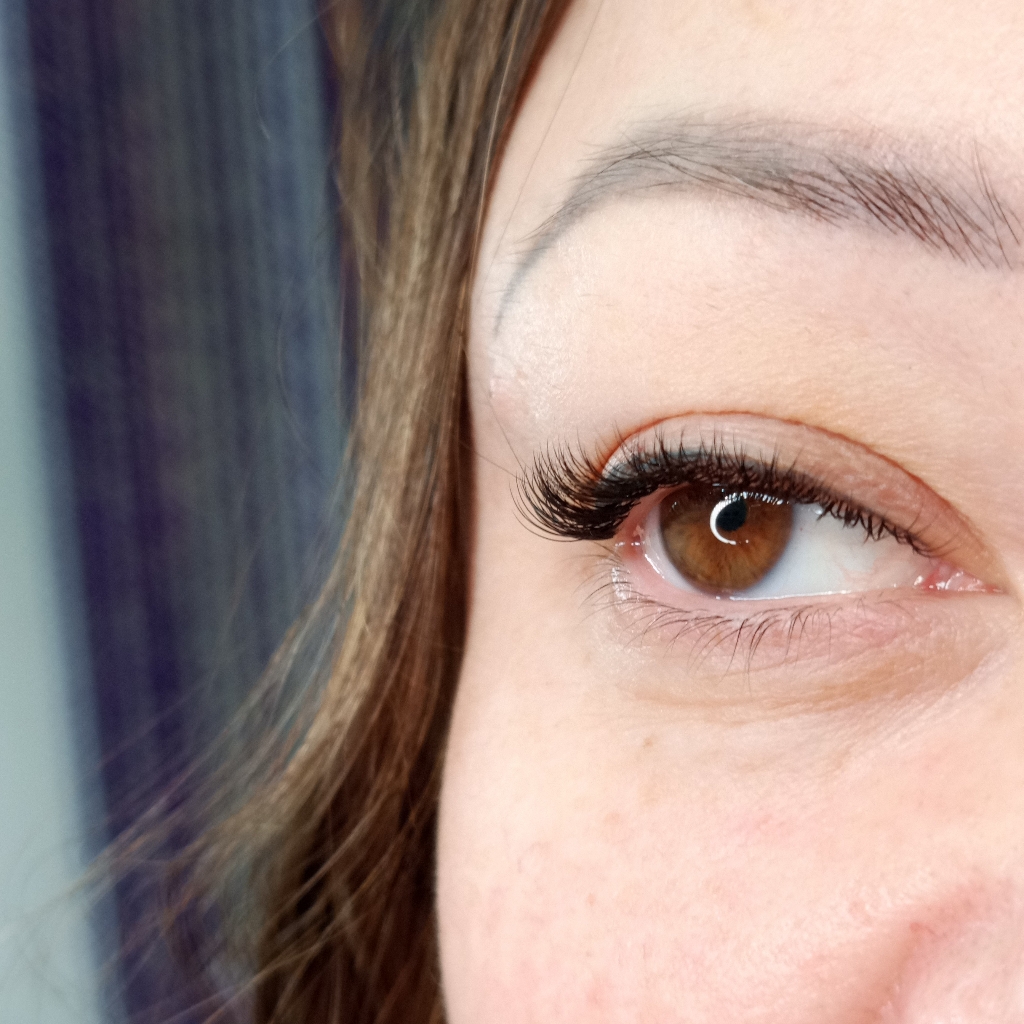 Наращивание ресниц классика