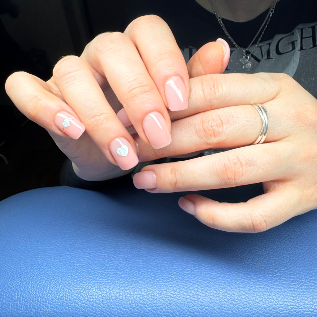 Маникюр с укрепление гелем+ покрытие в один тон(mini)