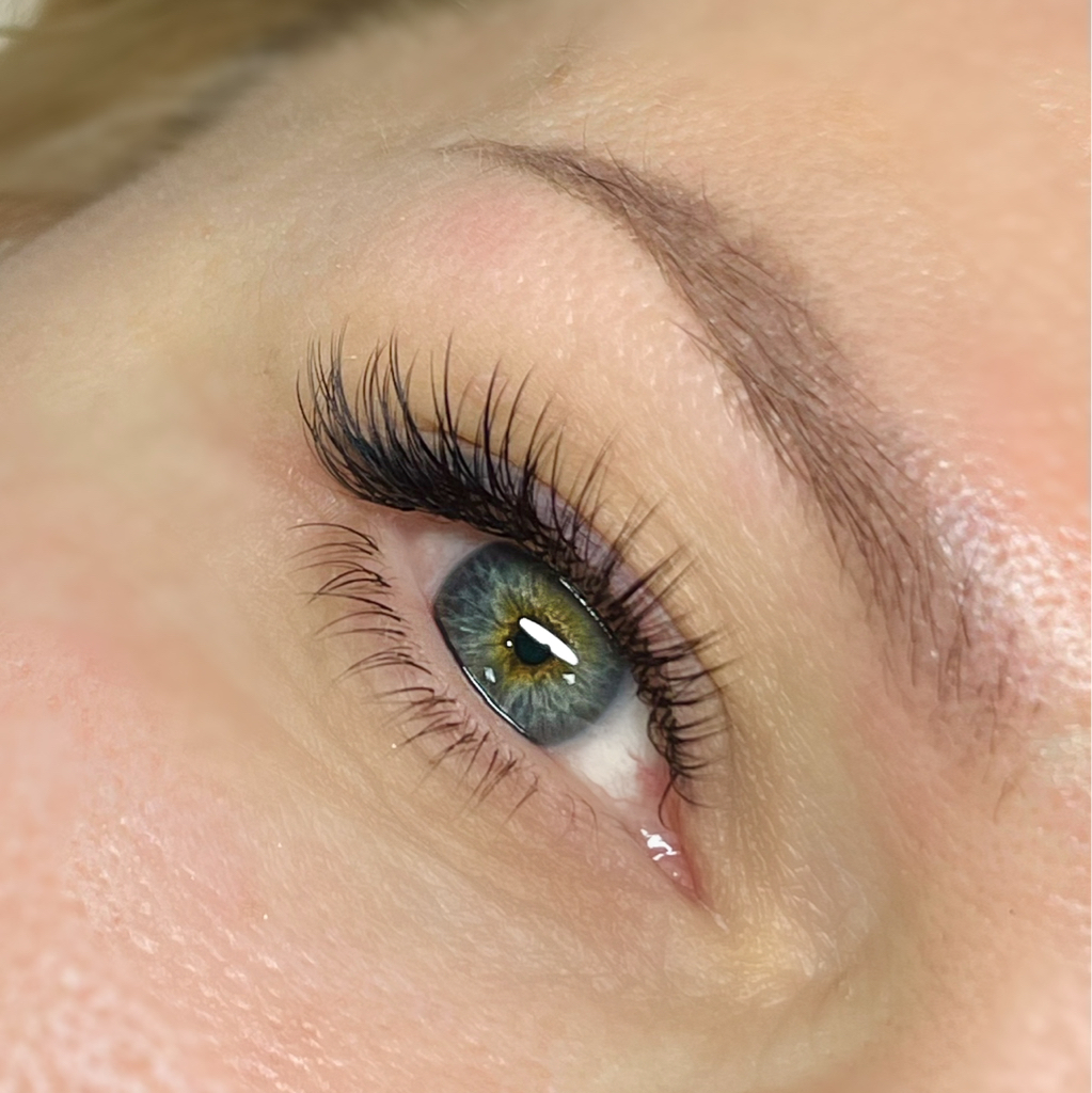 Наращивание нижних ресниц