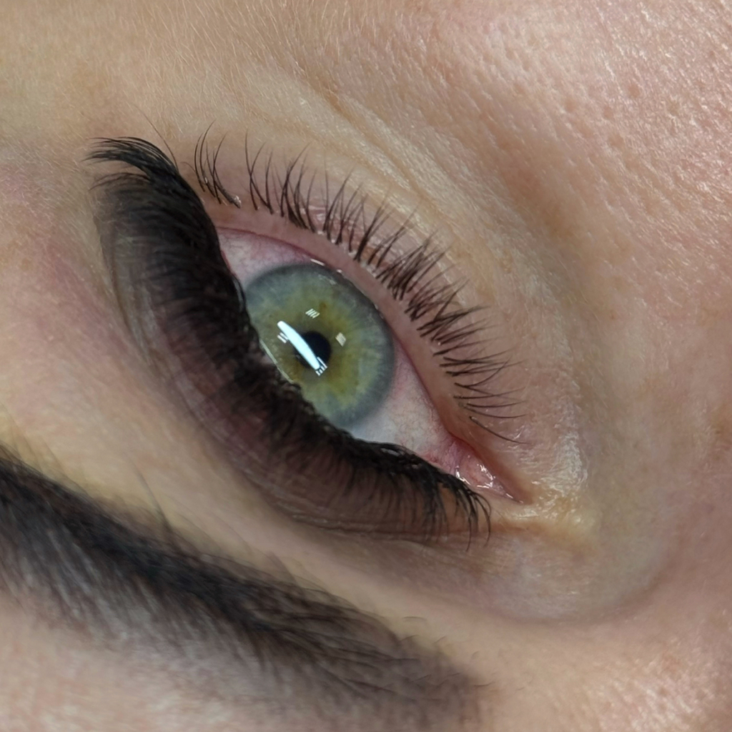 Наращивание нижних ресниц