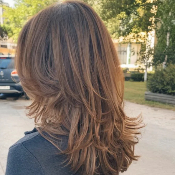 Стрижка средней длины