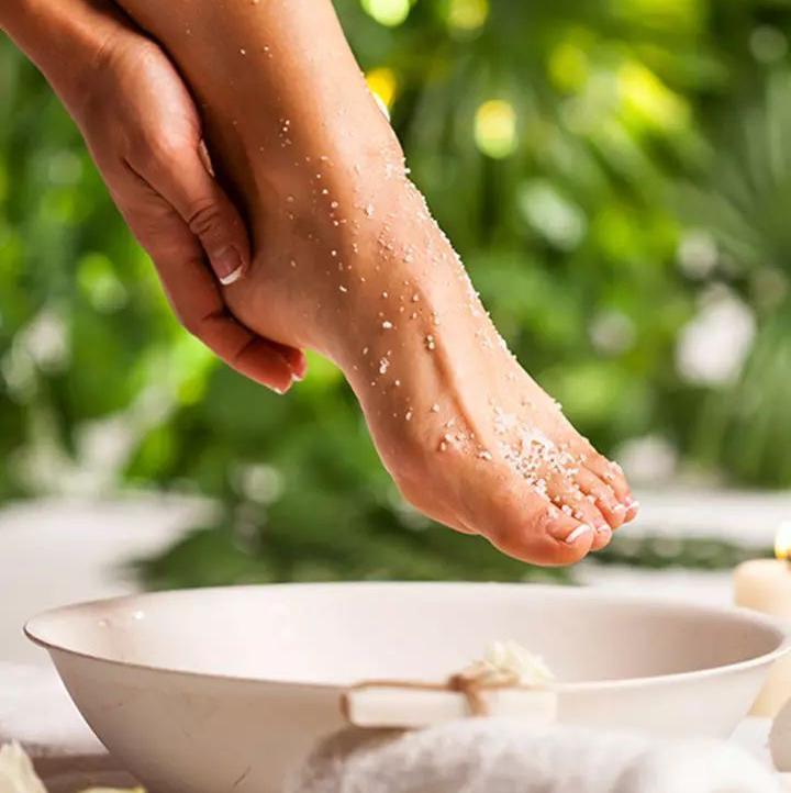 Spa - ног (скрабирование + холодная парафинотерапия + массаж с питательным кремом)