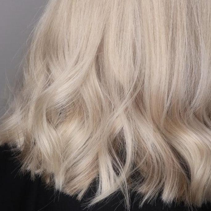 Total блонд, волосы средние до 30 см