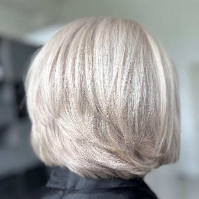 Total блонд, волосы короткие до 15 см