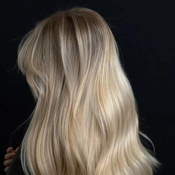 Total блонд, волосы длинные до 45 см