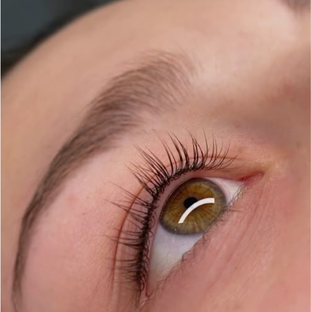 Межресничное простронство(тату)
