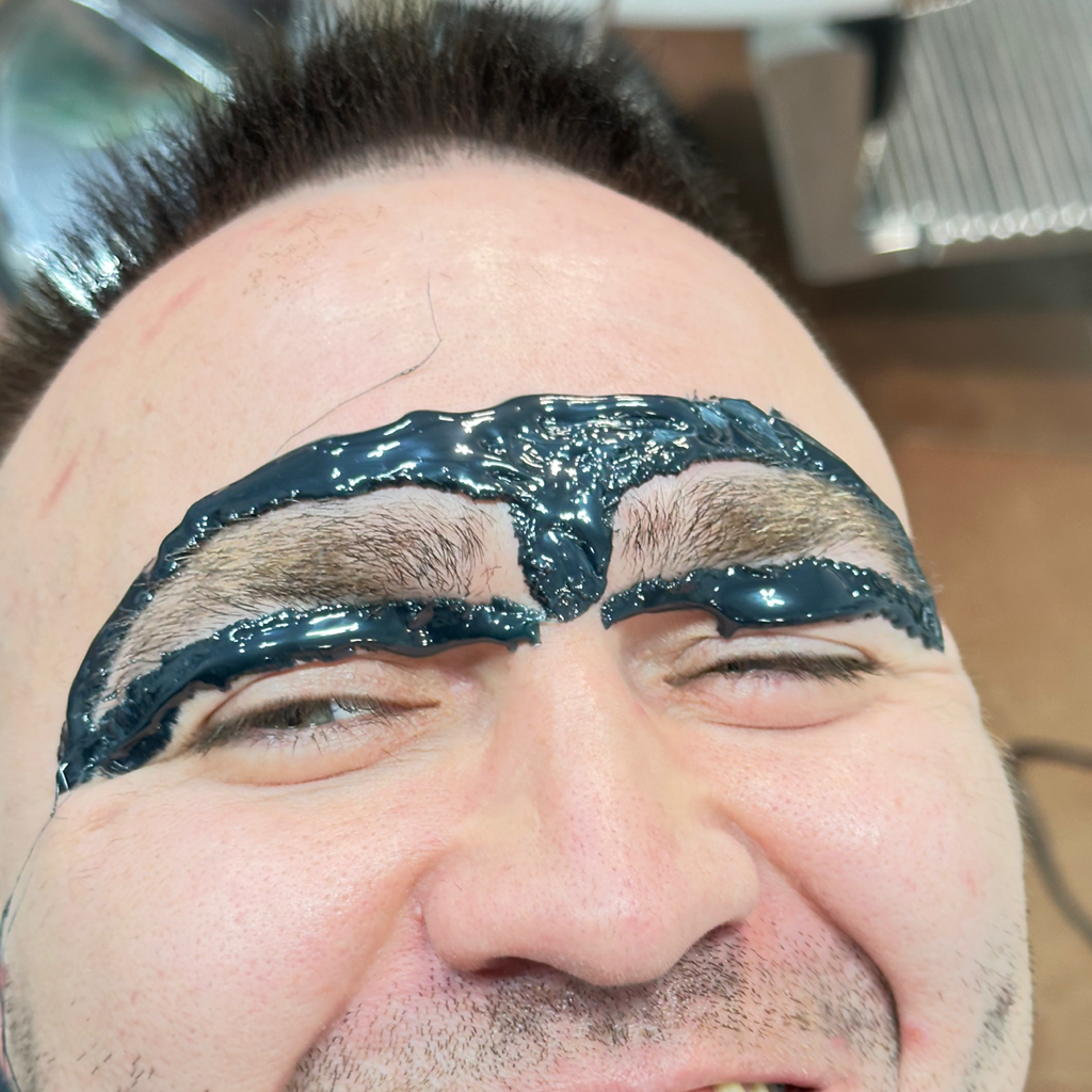 Коррекция бровей