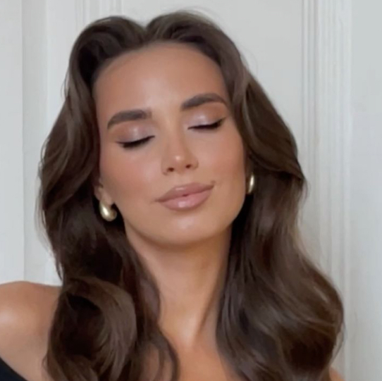 Укладка и прическа волос средней длины