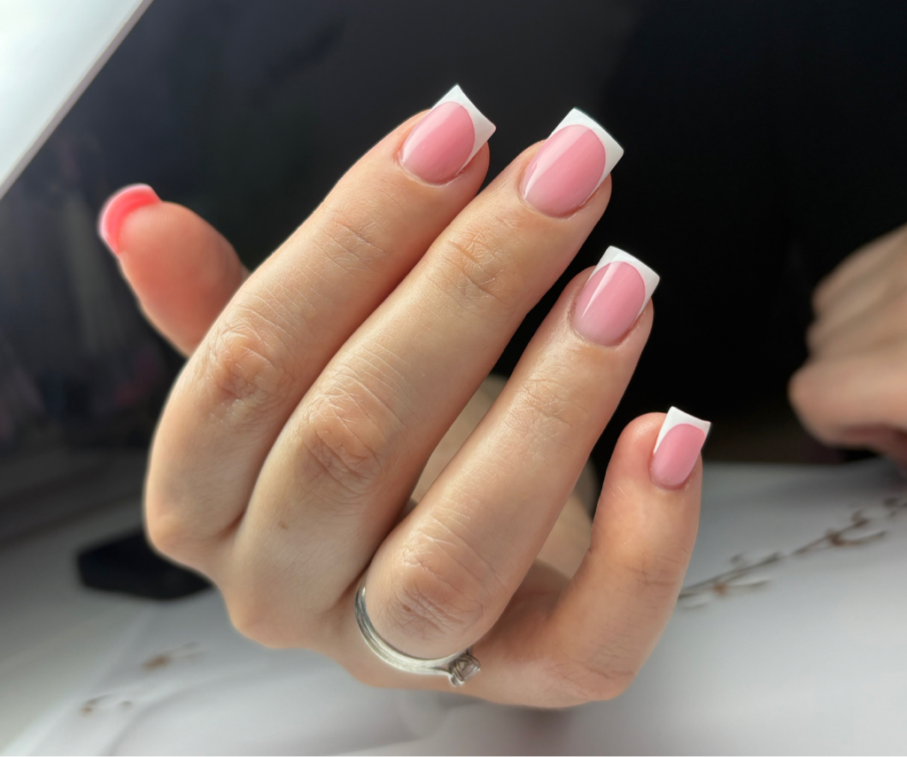 Дизайн: френч, стемпинг, втирка, слайдеры на все ногти