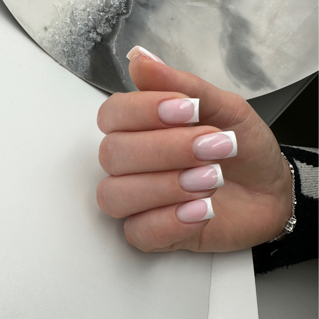 Комбинированный маникюр + покрытие гель-лак (френч)