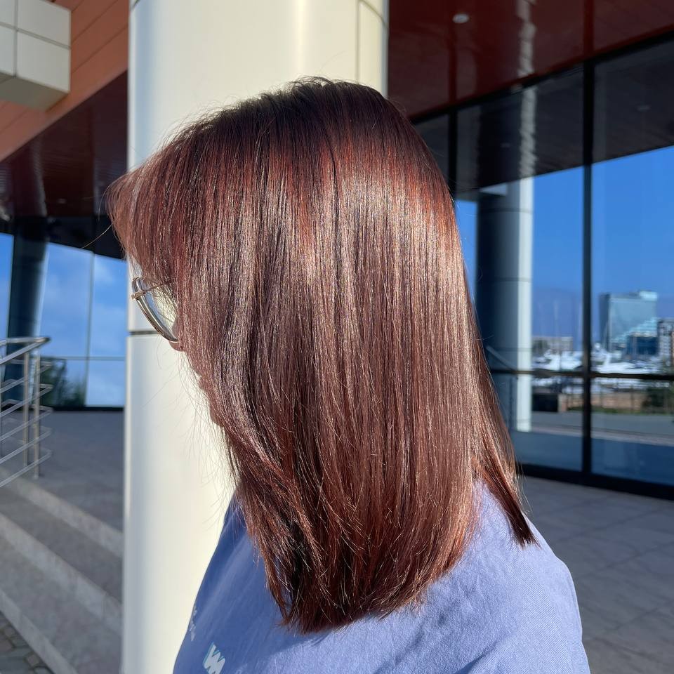 Окрашивание в один тон(средний ниже плеч , длинный волос + стрижка кончиков волос+ легкий уход по типу волос)