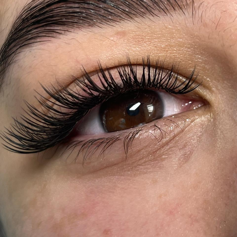 Наращивание ресниц 4D и более