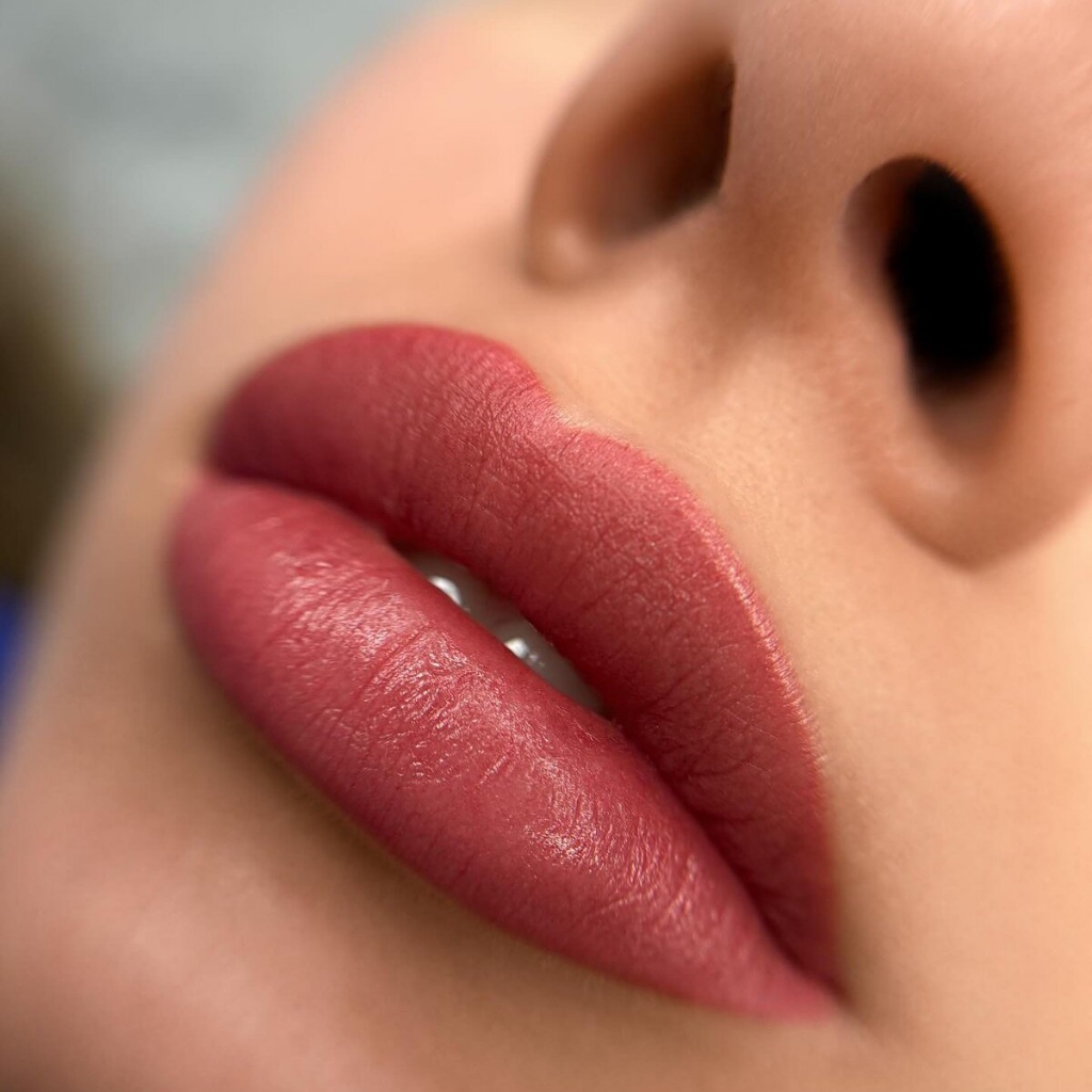 Перманентный макияж губ (межресничка в подарок)