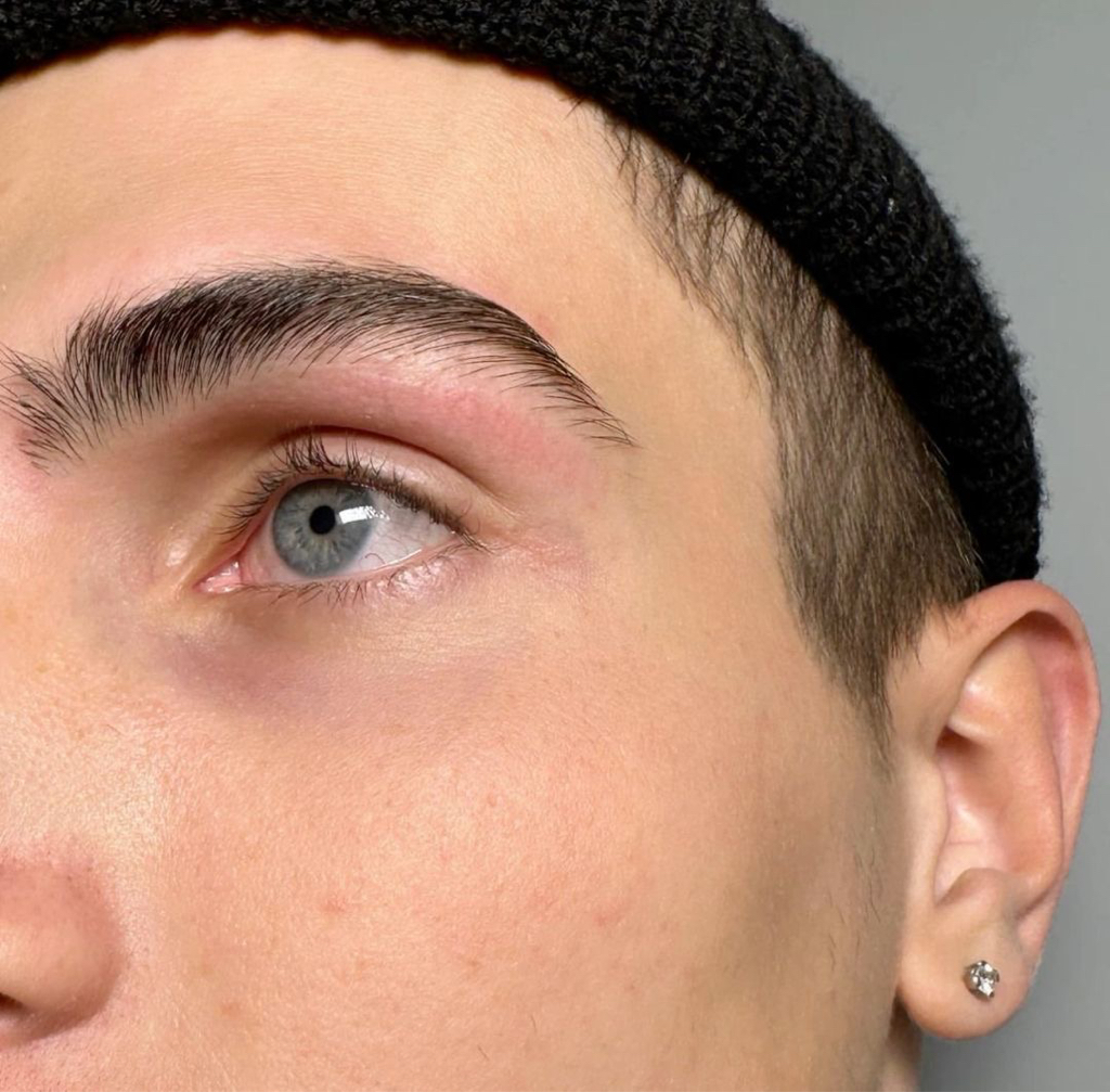 Мужская коррекция бровей