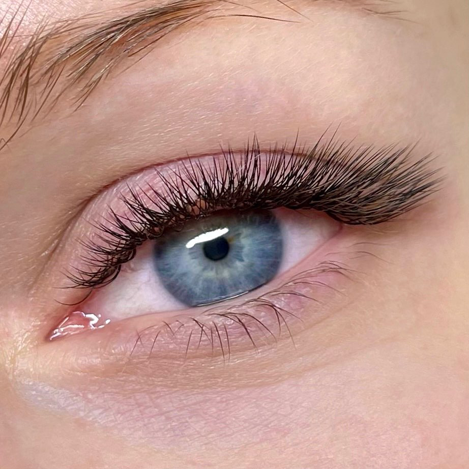 Коррекция 2 D объема наращивания ресниц