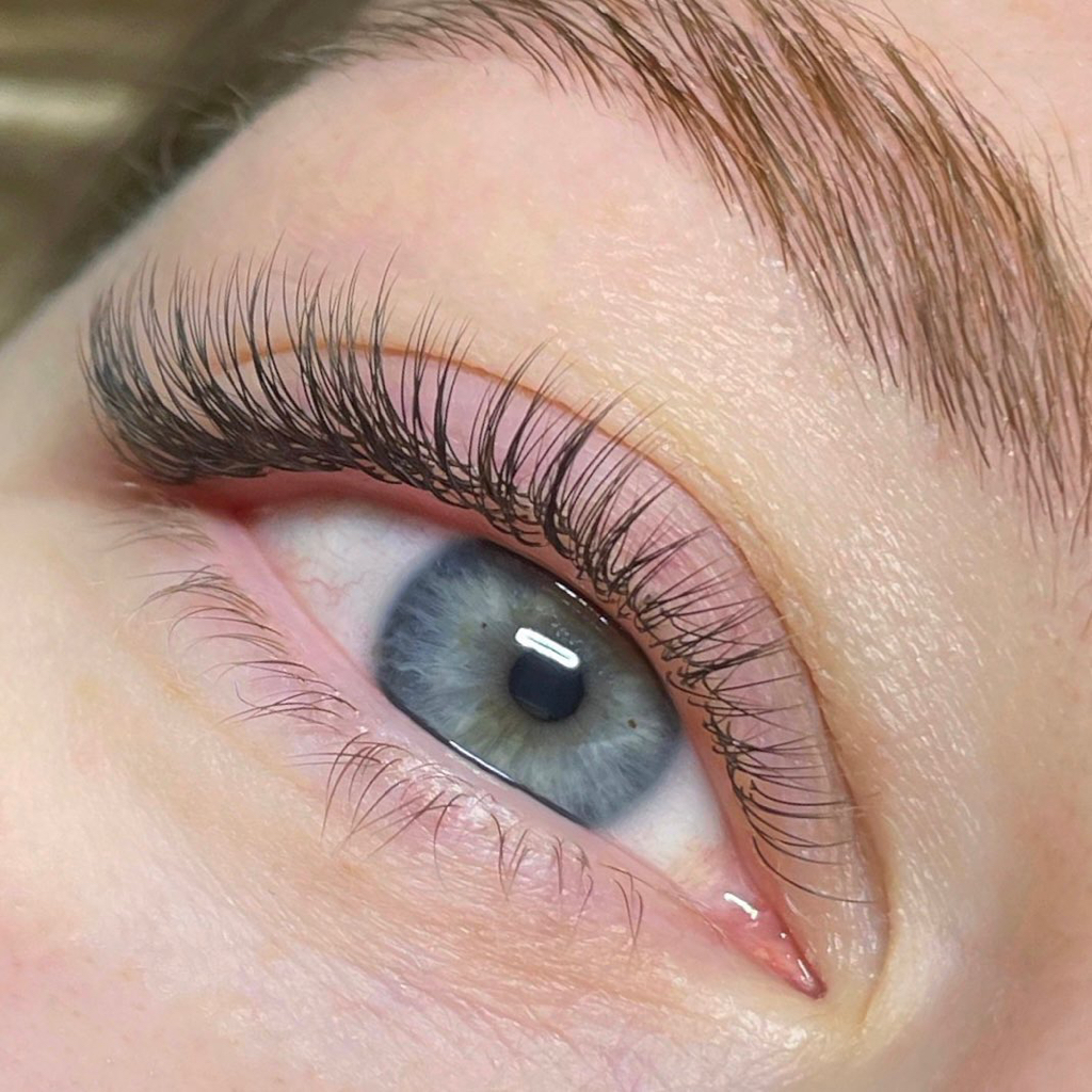 Классическое наращивание ресниц (1D)