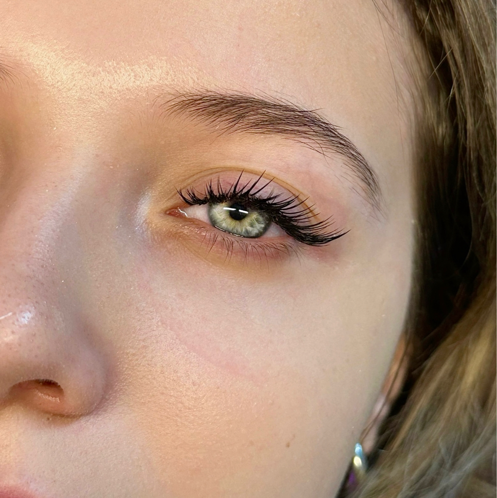 Наращивание ресниц 2D-2,5D