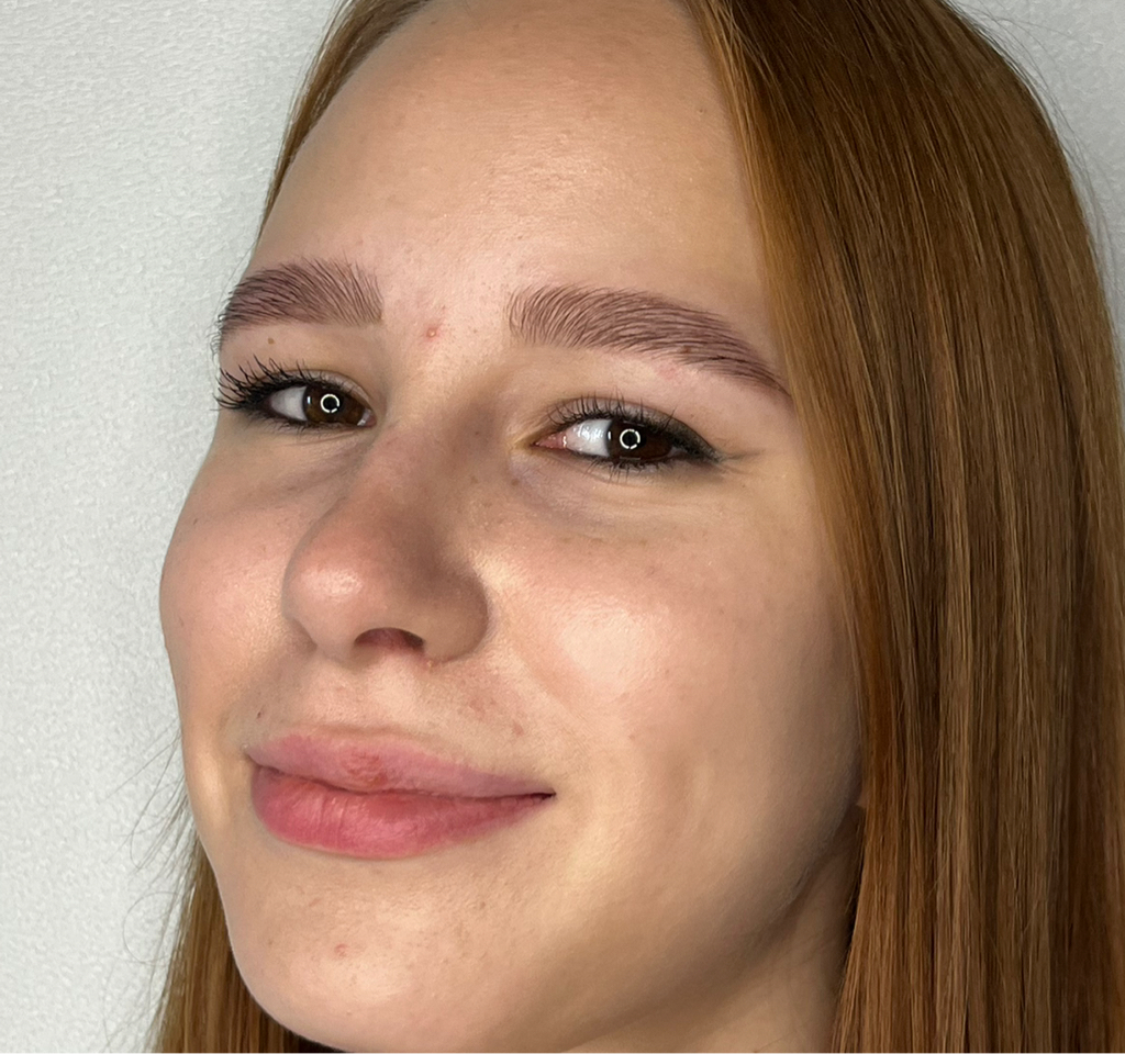 Окрашивание бровей