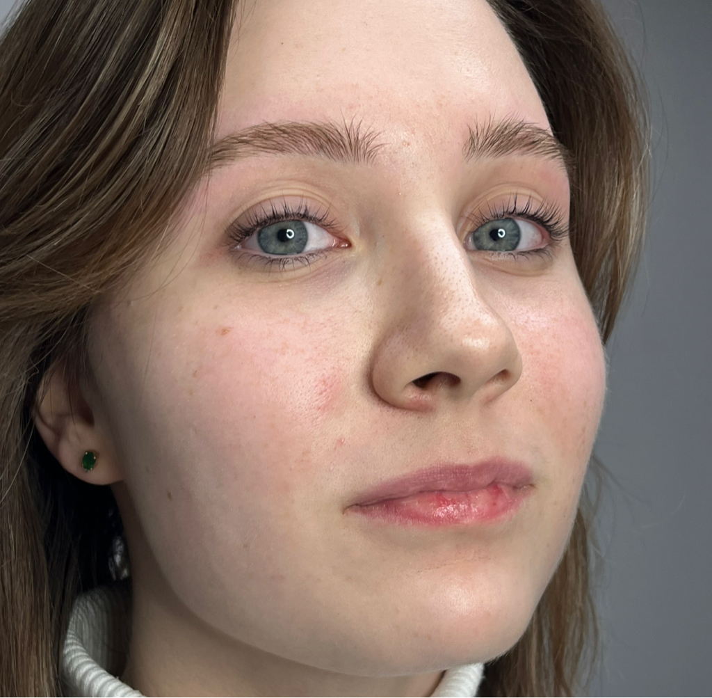 Осветление бровей(на несколько тонов)