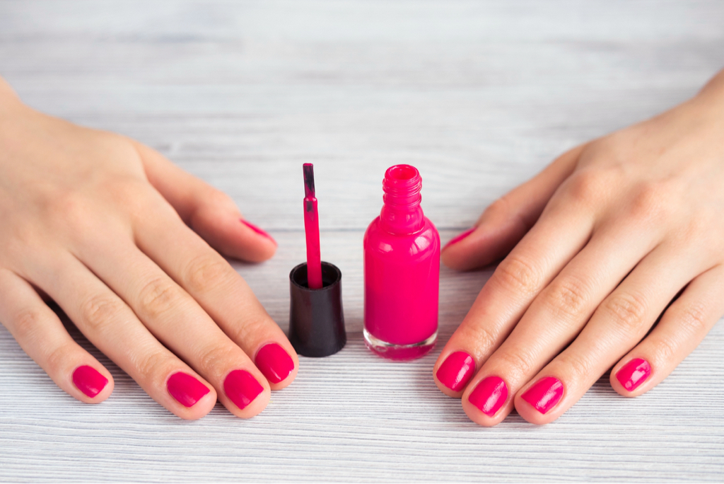 Нанесение обычного лака