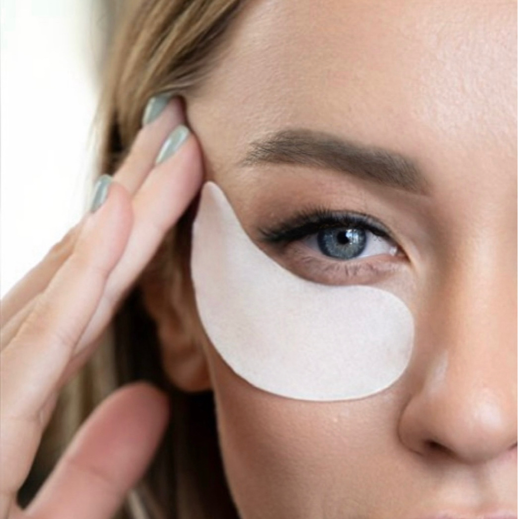 Окрашивания ресниц в комплексе с оформлением бровей