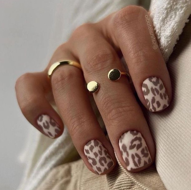 Маникюр комби+ покрытие гель-лаком (камуфляж, однотонное покрытие, дизайн 5-7 ногтей)