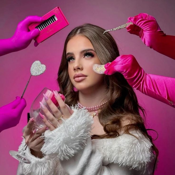 Модель на наращивание ресниц