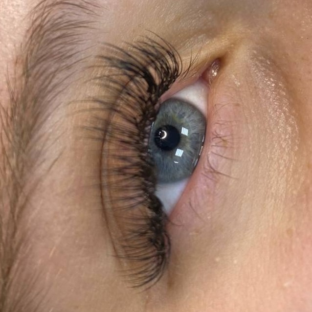 Снятие нарощенных ресниц