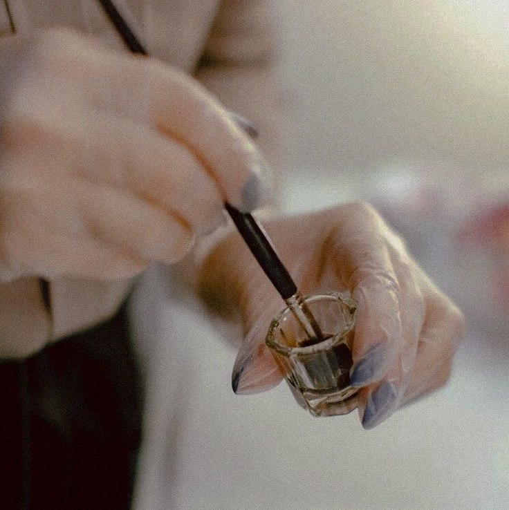 Окрашивание бровей