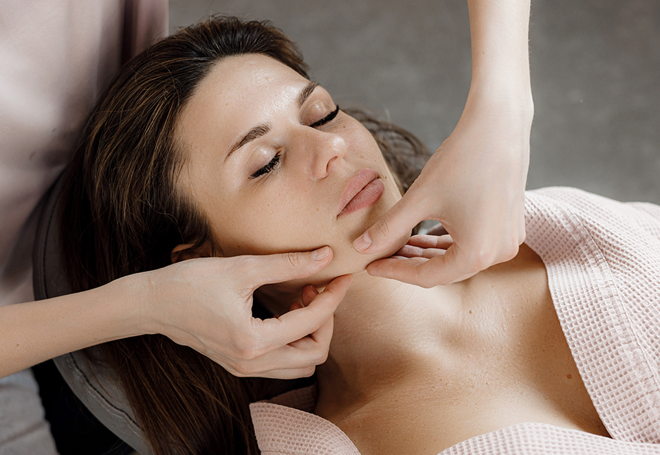 ПЕРВИЧНЫЙ МАССАЖ ЛИЦА ЗА 1.690₽