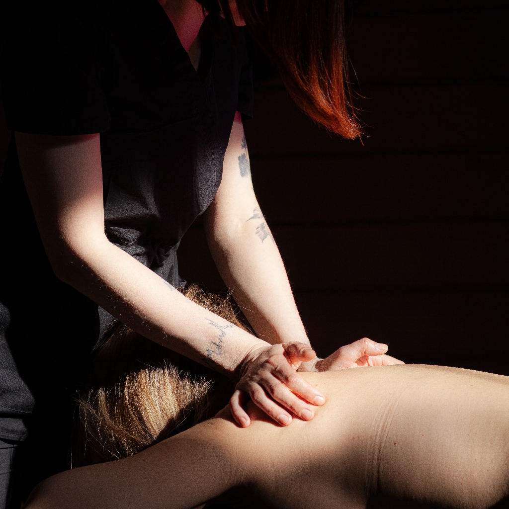 Массаж Спины + постановка вакуумных банок