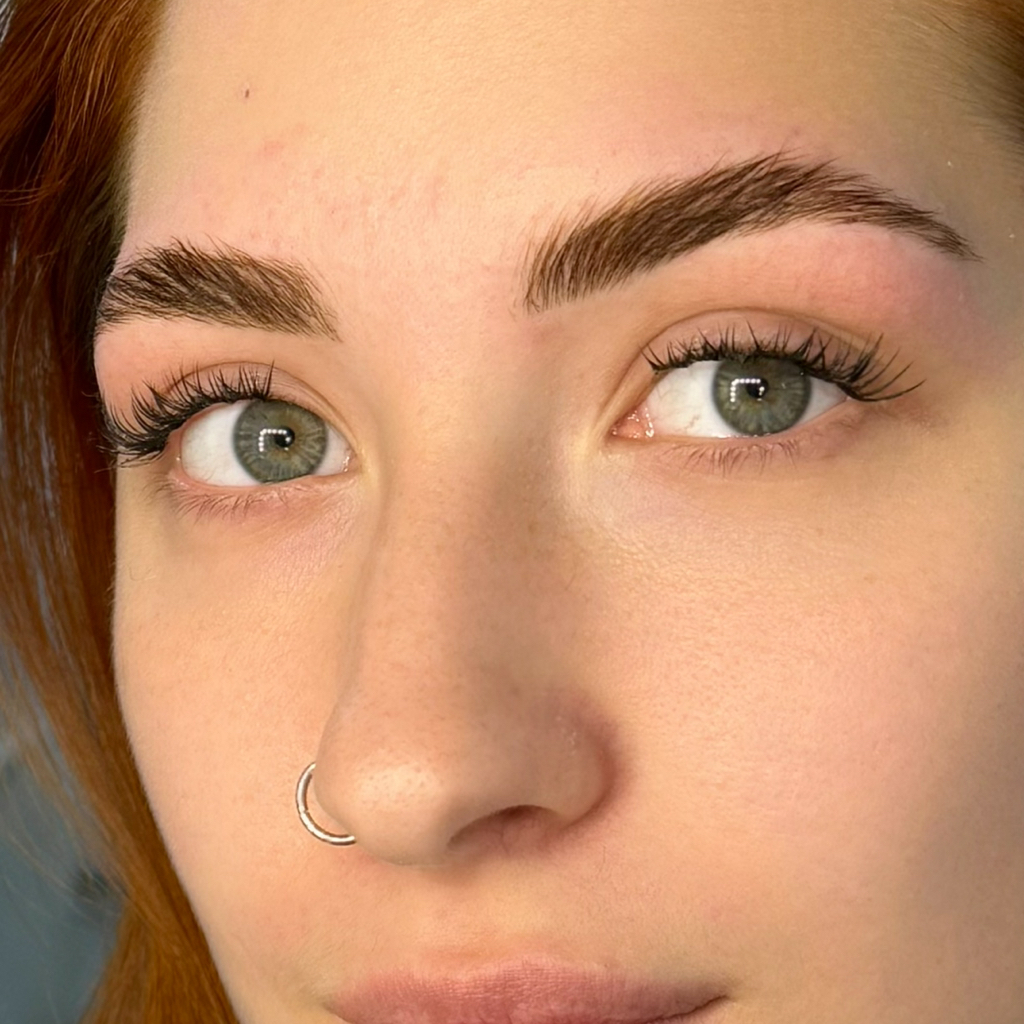 Долговременная укладка + оформление + окрашивание + уходовая процедура бровей