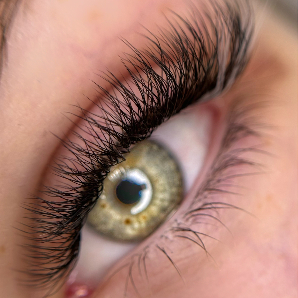 Обычное наращивание ресниц от 1D до 3D.