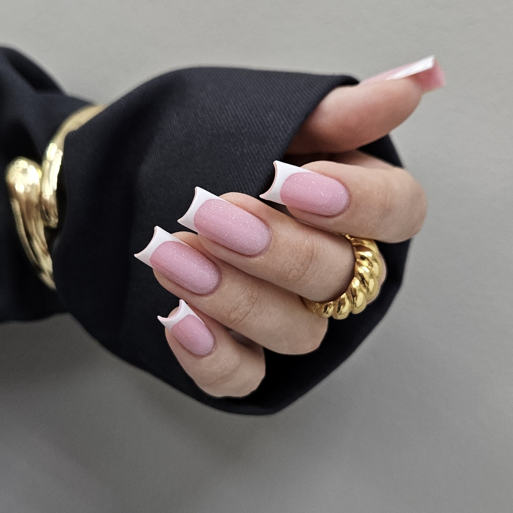 Наращивание ногтей.
Длина 4-6.