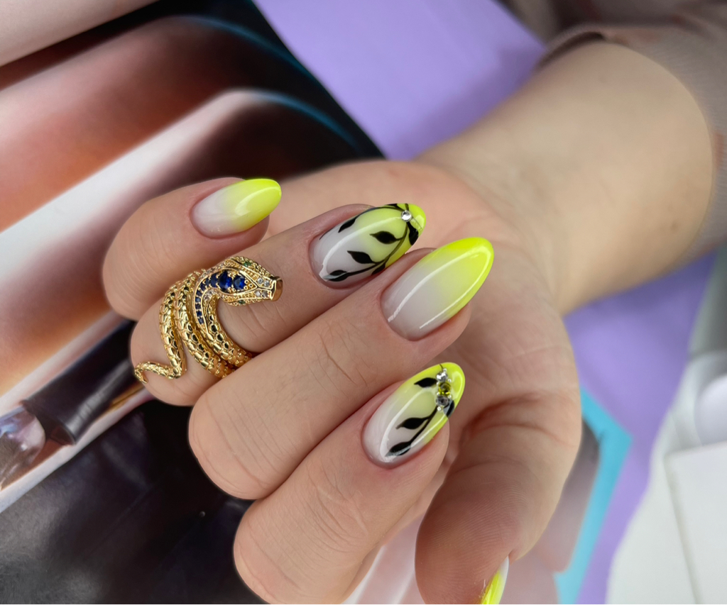 Коррекция ногтей (восстановление архитектуры)  Цена зависит от длины , формы и сложности .